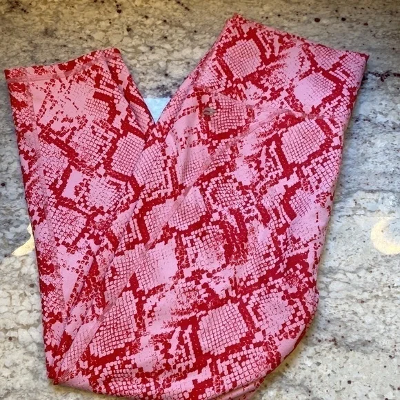 FABLETICS Define Powerhouse High-Waisted Capri Size XS Persimmon Python Pink - Picture 10 of 16